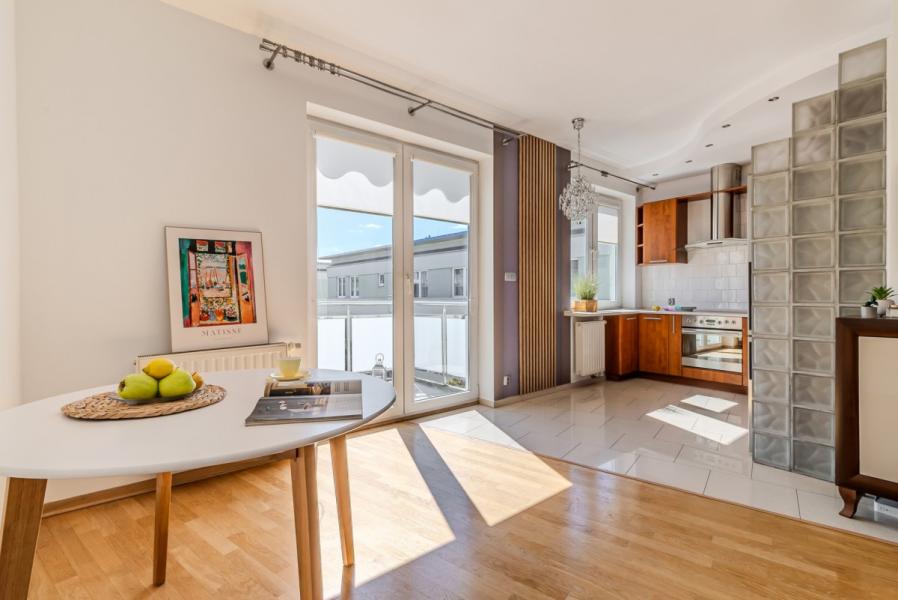 Warszawa Ursus, Apartamentowa