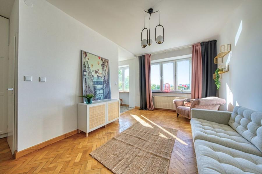 Warszawa Ochota, Nowowiejska