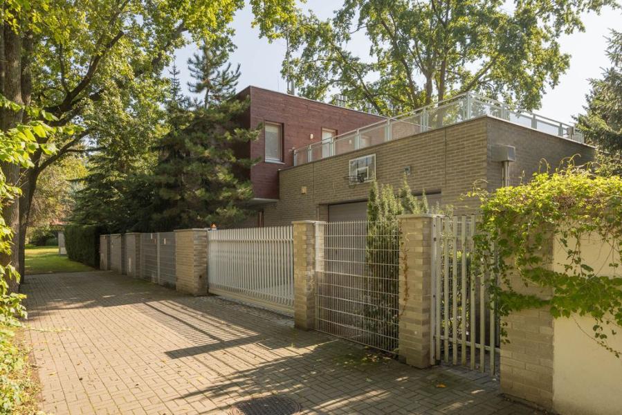 Warszawa Wawer, Azaliowa