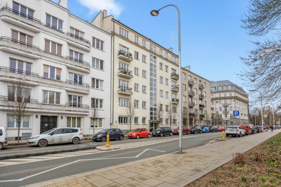 Warszawa Śródmieście, Ludna